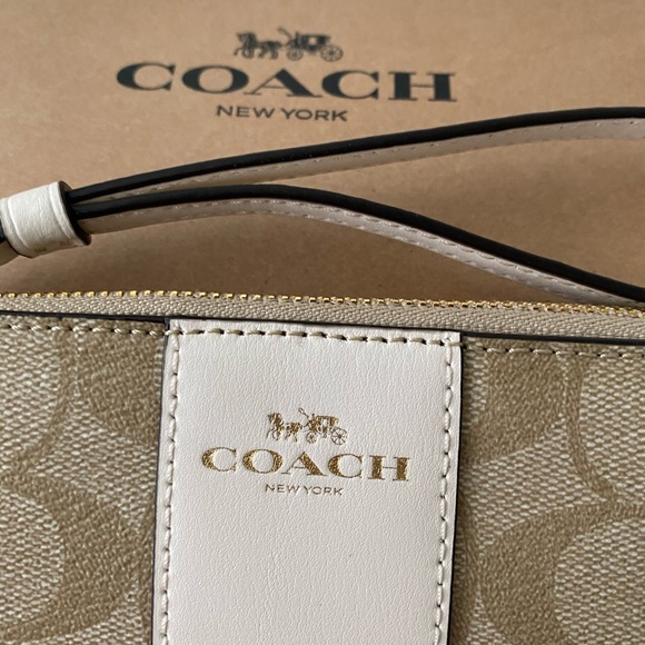 *SOLD* Coach Small Wristlet - Picture 3 of 5